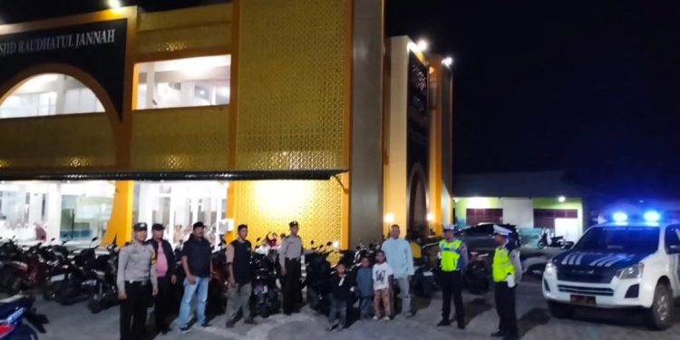 Polsek Tualang Patroli Sahur Dalam Rangka Menciptakan Keamanan Dan Kenyamanan Bulan Suci Ramadhan 1446H/2025M