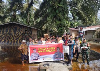 Polsek Kandis Gelar Kegiatan Peduli Bencana Banjir Di Kampung Pencing Bekulo