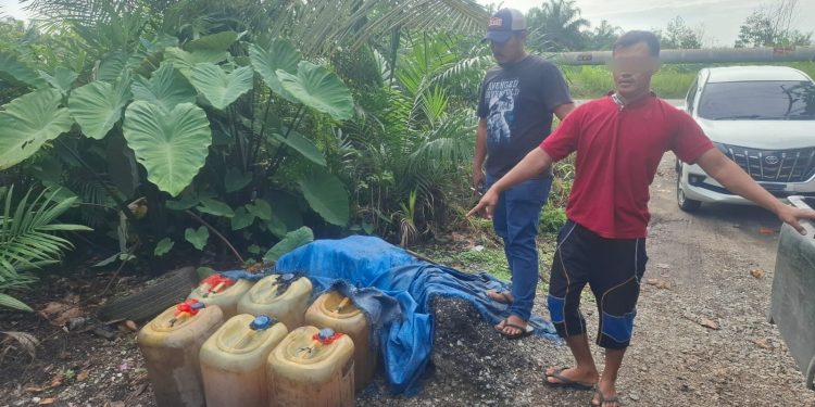 Polres Siak Amankan Pelaku Penyelewengan Bahan Bakar Subsidi Solar Di SPBU Benteng Hulu