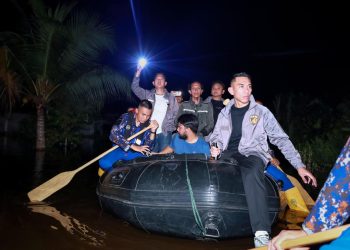 Cegah Tindak Kejahatan, KombesPol Asep Darmawan Pimpin Langsung Patroli Ke Wilayah Banjir Hingga Dini Hari