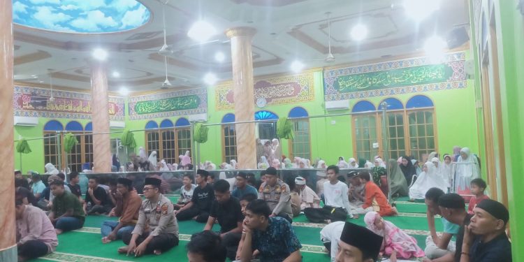 Polsek Kandis Gelar Tarawih Keliling, Pererat Silaturahmi Dan Jaga Keamanan Ramadhan