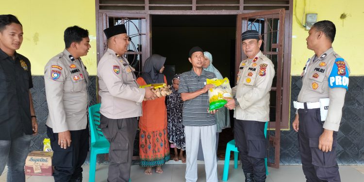 Jumat Berkah Ramadhan, Polsek Tualang Berikan Sembako Ke Yayasan Panti Asuhan Muhammadiyah