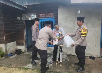 Polsek Siak Serahkan Bantuan Sosial Kepada Warga Kurang Mampu, Dalam Rangka Ops Tertib Ramadhan Lancang Kuning 2025