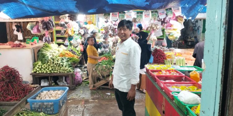 Unit Intelkam Polsek Tualang Monitor Harga Sembako Di Pasar Tuah Serumpun