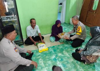 Jumat Berkah Ramadhan, Polsek Tualang Berikan Bantuan Sembako Kepada Warga