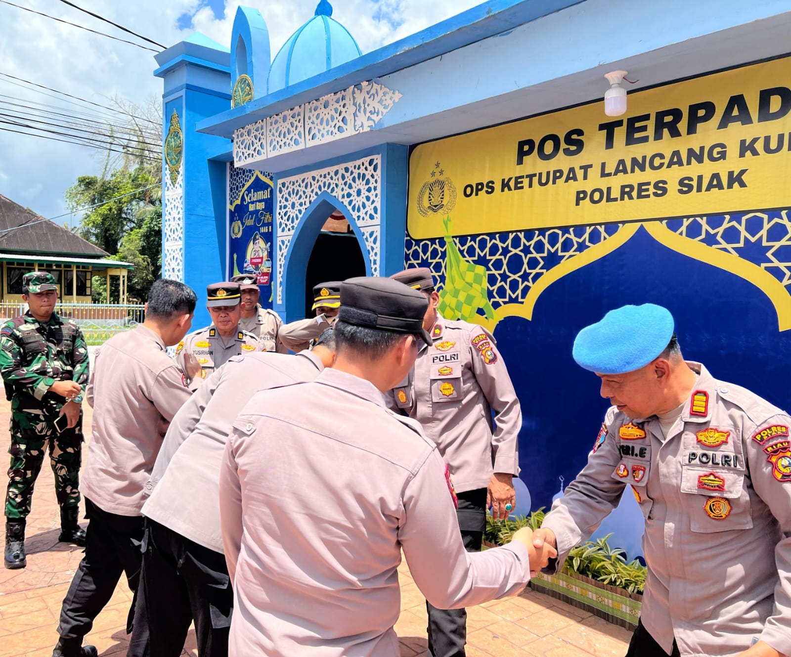 Wakapolres Siak Sambut Tim Pengawasan Operasi Ketupat 2025 Di Pos Pam Terpadu Polsek Siak