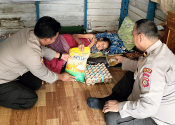 Polsek Tualang Berikan Bantuan Sembako Dalam Giat Jumat Berbagi Ramadhan. Sekaligus Pemeriksaan Kesehatan Gratis
