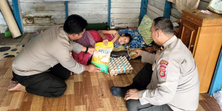 Polsek Tualang Berikan Bantuan Sembako Dalam Giat Jumat Berbagi Ramadhan. Sekaligus Pemeriksaan Kesehatan Gratis