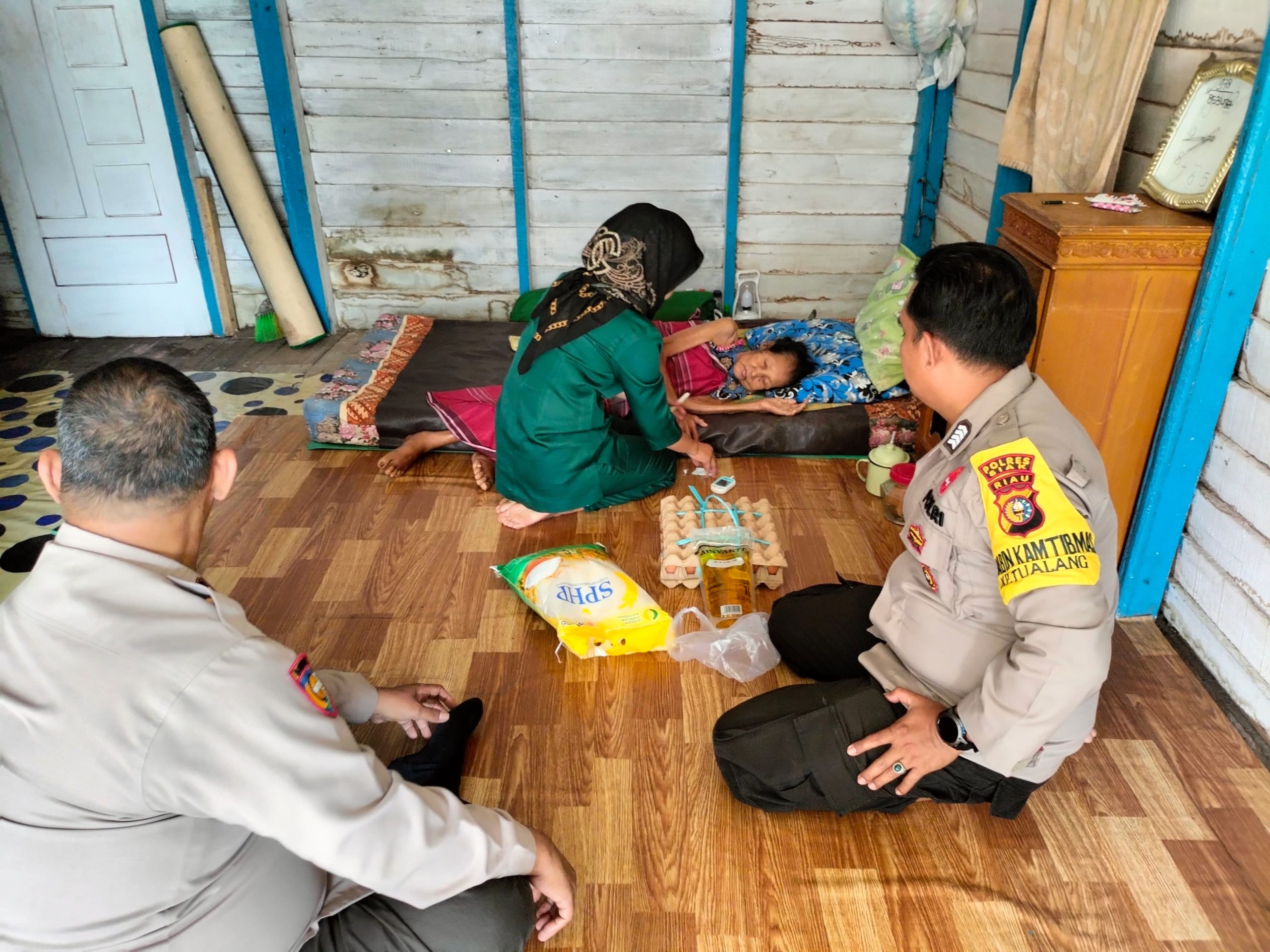 Polsek Tualang Berikan Bantuan Sembako Dalam Giat Jumat Berbagi Ramadhan. Sekaligus Pemeriksaan Kesehatan Gratis