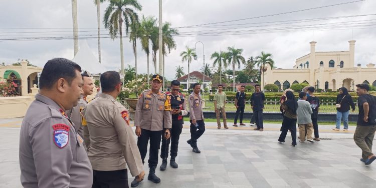 Kapolres Siak Tinjau Pos Terpadu Istana Siak dalam Rangka Operasi Ketupat Lancang Kuning 2025