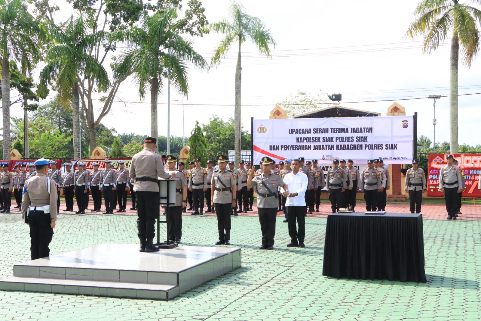 Kapolres Siak Pimpin Apel Serah Terima Jabatan Kapolsek Siak Dan Penyerahan Jabatan Kabagren Polres Siak