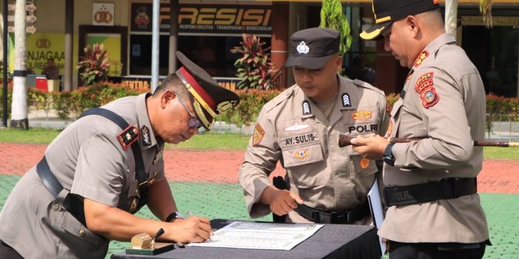 Kapolres Siak Pimpin Apel Serah Terima Jabatan Kapolsek Siak Dan Penyerahan Jabatan Kabagren Polres Siak
