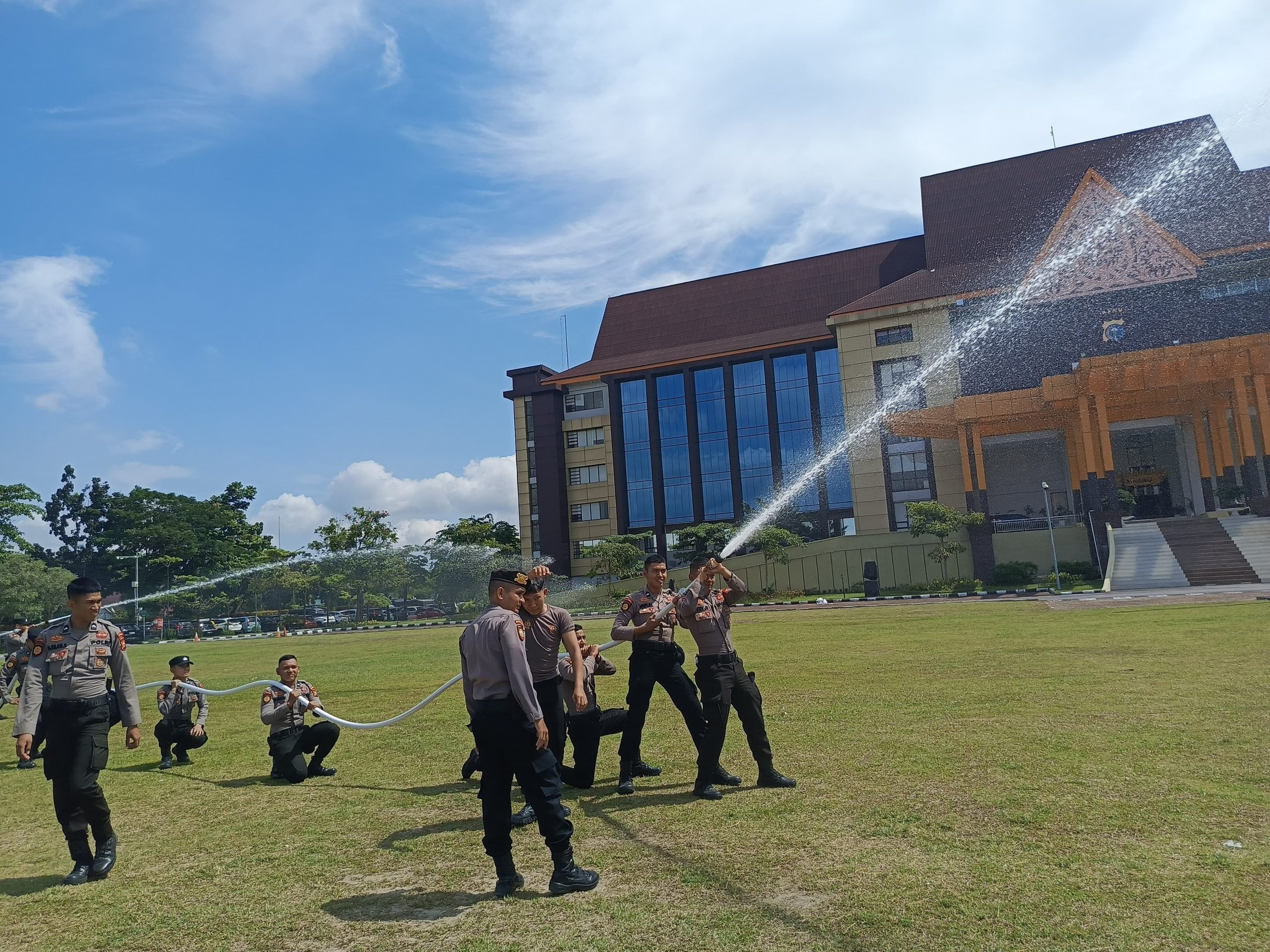 Polda Riau Latihan Taktis Hadapi May Day 2025 Fokus Pada Pendekatan Humanis 