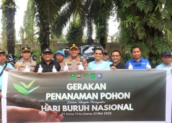 Kapolres Siak Hadiri Peringatan Hari Buruh dan Penanaman Pohon Di PT KTU Astra Koto Gasib