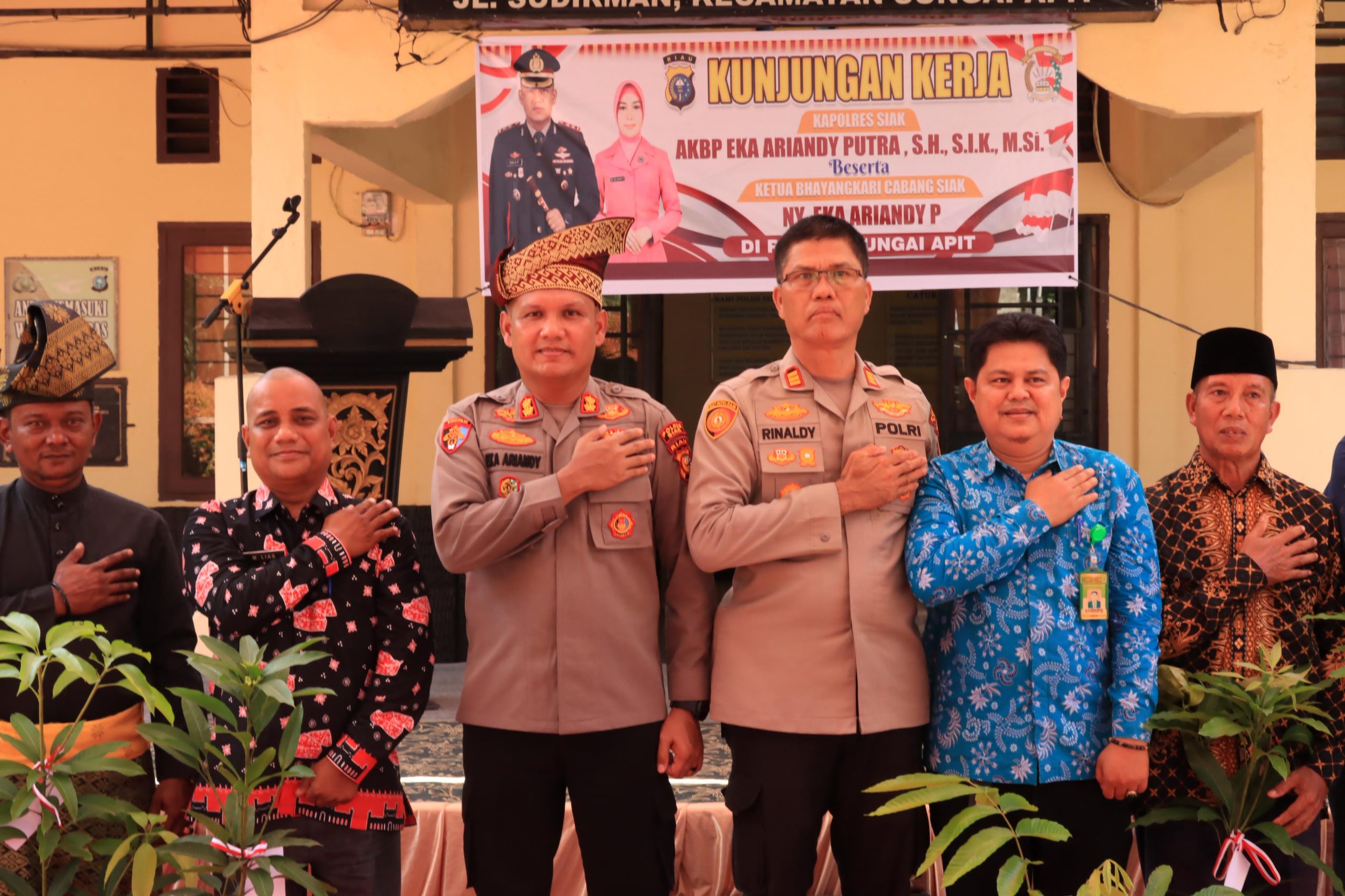 Kunjungan Kerja Kapolres Siak Ke Polsek Sungai Apit: Penguatan Tugas, Penghijauan, dan Sinergitas Lintas Sektor