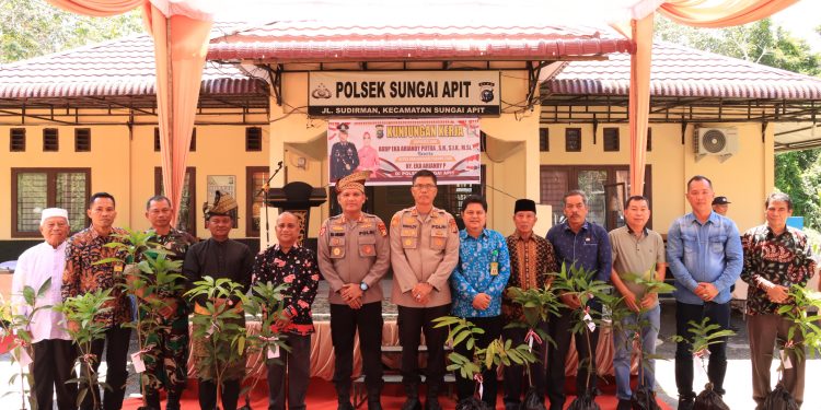 Kunjungan Kerja Kapolres Siak Ke Polsek Sungai Apit: Penguatan Tugas, Penghijauan, Dan Sinergitas Lintas Sektor