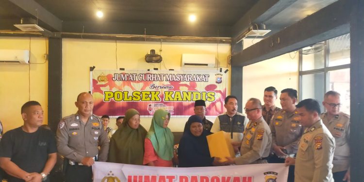 Kapolsek Kandis Gelar Jumat Curhat Dan Jumat Barokah Bersama Upika Dan Masyarakat, Bahas Kamtibmas Hingga Isu Sosial