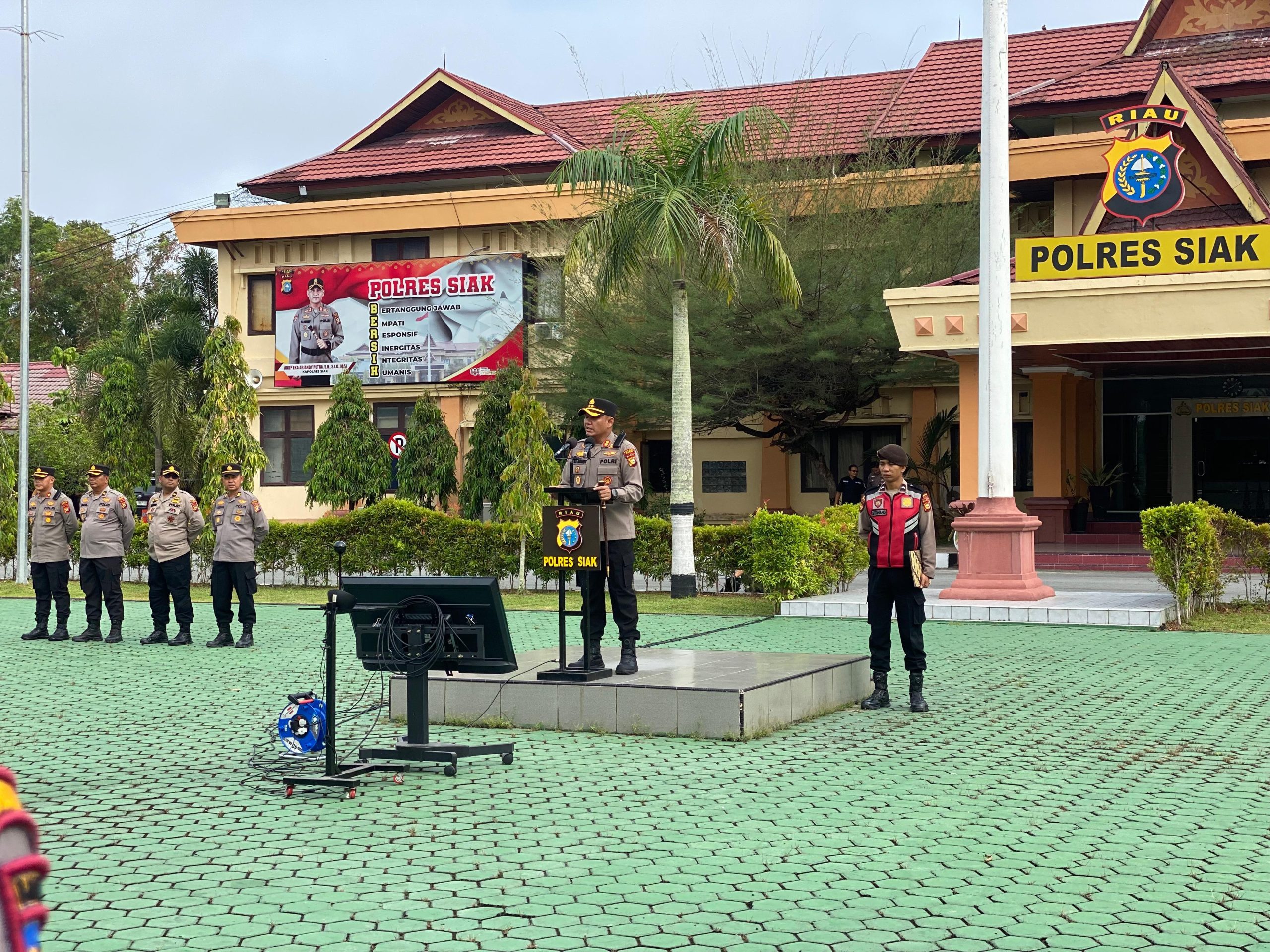 Kapolres Siak Pimpin Apel Pagi, Tekankan Profesionalisme Dan Sikap Open Kepada Seluruh Personel Polres Siak