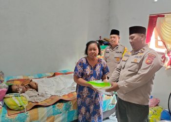 Tersentuh Kondisi Warga, Polsek Tualang Salurkan Bantuan Di Program Jumat Berbagi