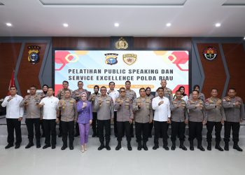 Polda Riau Gelar Pelatihan Public Speaking Dan Service Excellence Untuk Tingkatkan Kompetensi Personel