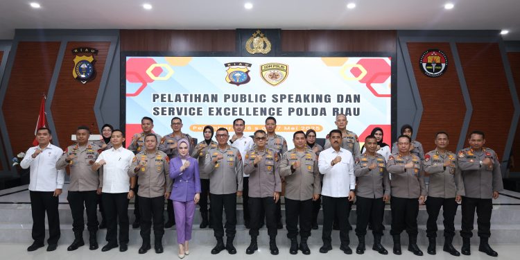 Polda Riau Gelar Pelatihan Public Speaking Dan Service Excellence Untuk Tingkatkan Kompetensi Personel