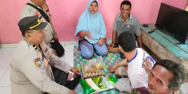 Sentuhan Kemanusiaan: Polsek Tualang Bantu Warga Lumpuh Sejak Lahir Di Kampung Pinang Sebatang Timur