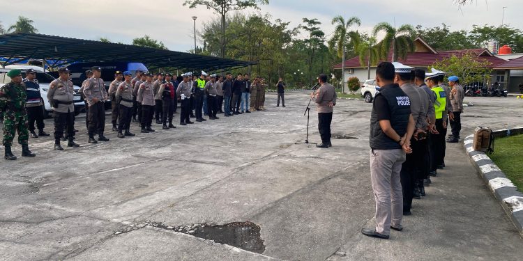 Polres Siak Gelar Apel Pengamanan Malam Takbir Idul Adha 1446 H, Kabag Ops: Utamakan Humanis Dan Waspada