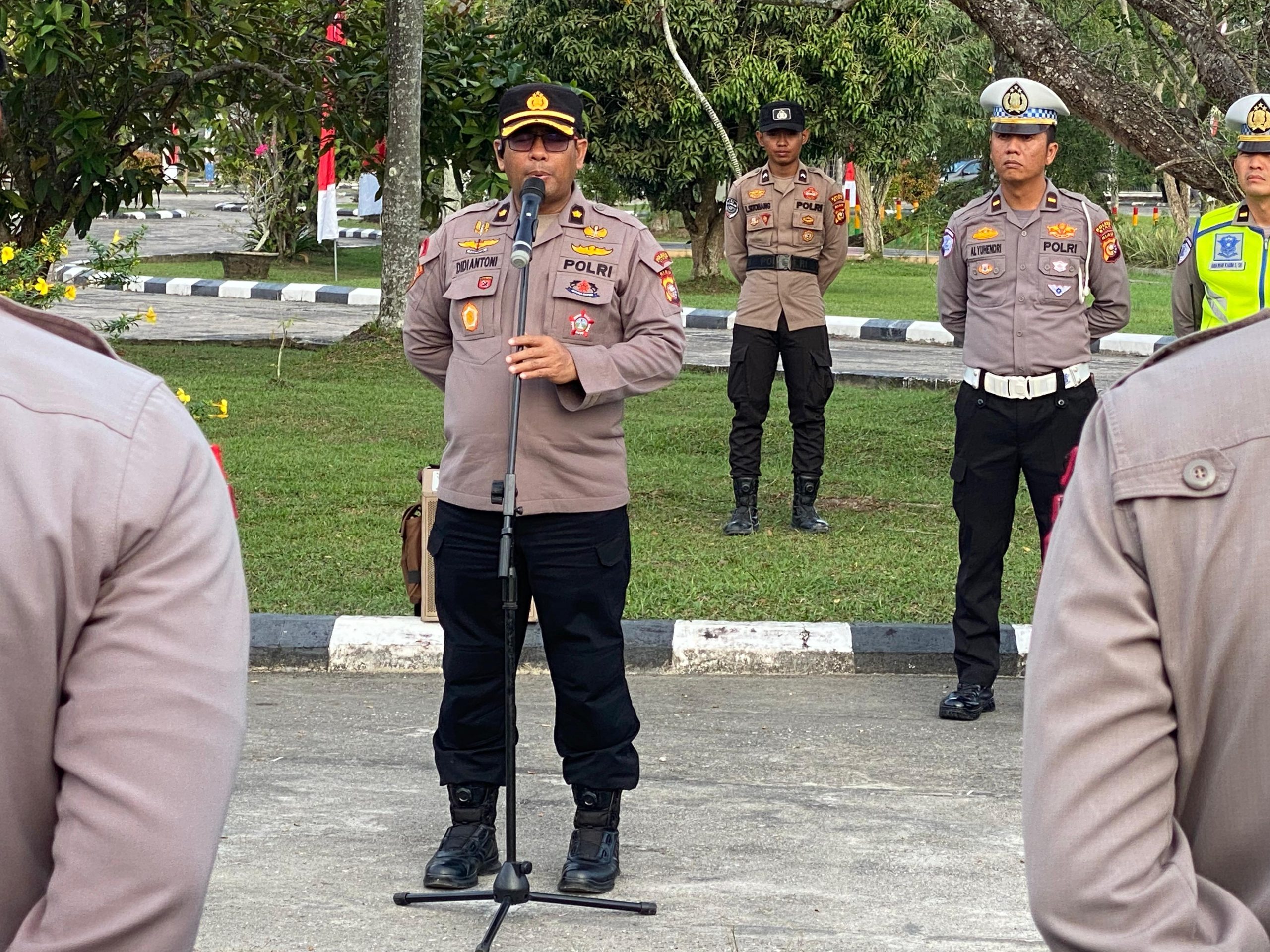 Polres Siak Gelar Apel Pengamanan Malam Takbir Idul Adha 1446 H, Kabag Ops: Utamakan Humanis dan Waspada