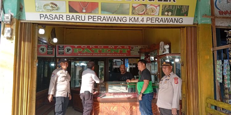Polsek Tualang Tunjukkan Kehadiran Nyata Polri Lewat Patroli Harkamtibmas Di Tempat Rumah Ibadah, Pasar Dan Perbankan