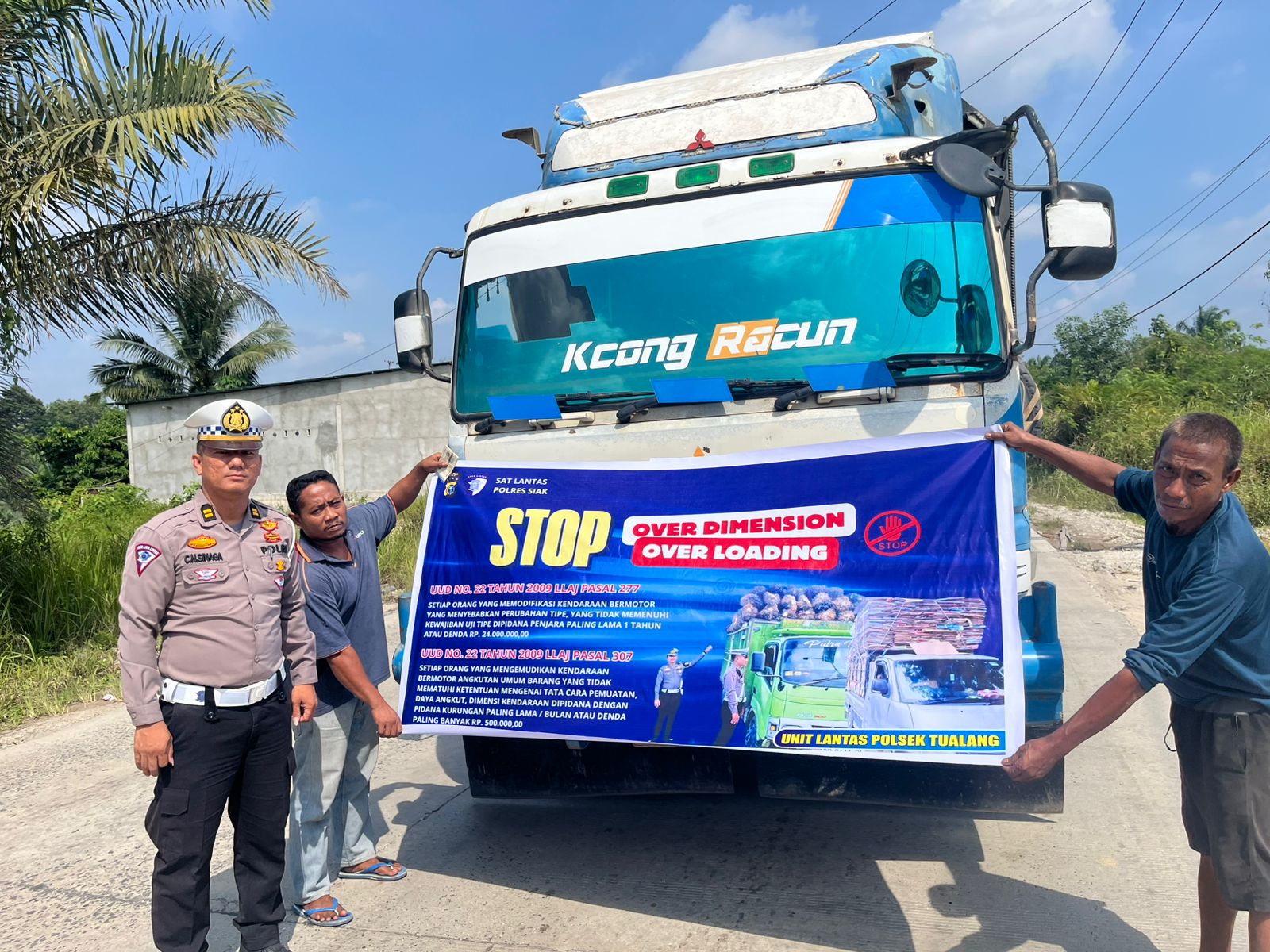 Dukung Program Nasional Zero Over Dimensi dan Over Loading, Polsek Tualang Lakukan Sosialisasi Di Kecamatan Tualang