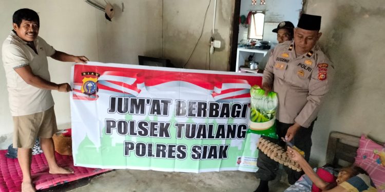 Polsek Tualang Berikan Bantuan Sembako Bagi Sunarti, Warga Lumpuh Di Maredan Barat