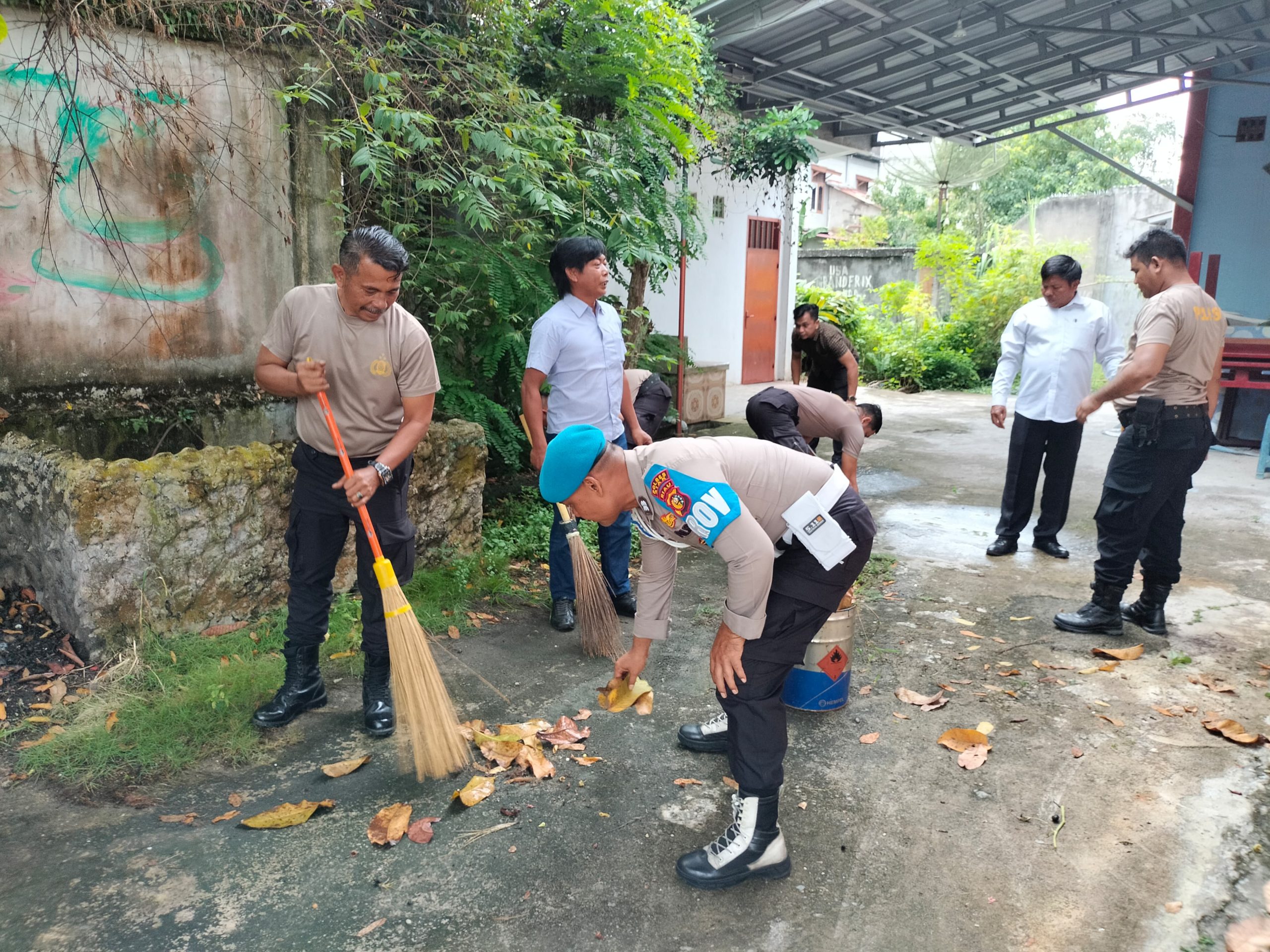 Menjelang Hari Bhayangkara ke-79, Polsek Tualang Gelar Bakti Sosial Di Tiga Rumah Ibadah