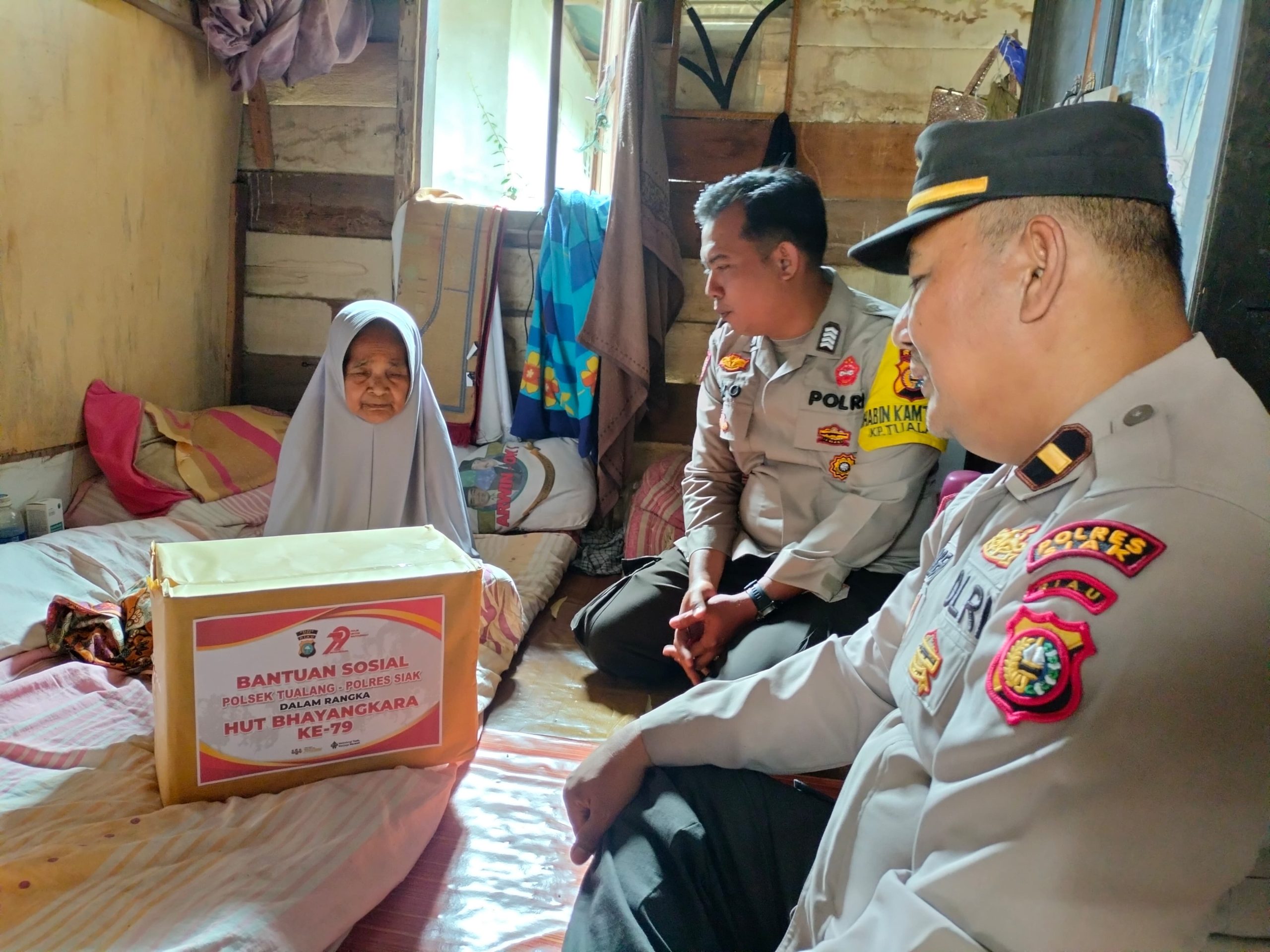 Polsek Tualang Salurkan Bantuan Sosial Untuk Warga Sakit, Peringati HUT Bhayangkara Ke-79