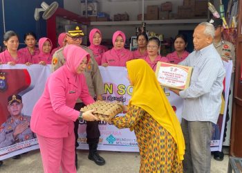 Polsek Kandis Salurkan Bantuan Sosial Sambut Hari Bhayangkara Ke-79