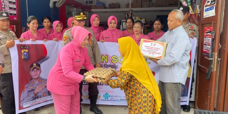 Polsek Kandis Salurkan Bantuan Sosial Sambut Hari Bhayangkara Ke-79