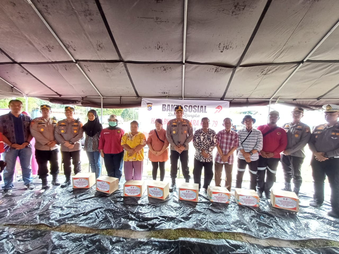 Kapolres Siak Gelar Bakti Sosial Di PT. SSL Tumang dalam Rangka Hari Bhayangkara Ke-79