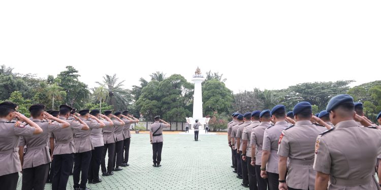 Kapolda Riau Pimpin Upacara Ziarah Dan Tabur Bunga Peribgati Hari Bhayangkara Ke-79 Tahun 2025