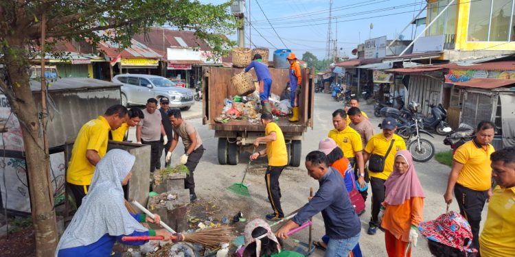 Bakti Sosial Di Pasar Bawah Minas, Polres Siak Wujudkan Polri Peduli Dan Dekat Dengan Masyarakat Dalam Rangka HUT Bhayangkara Ke-79
