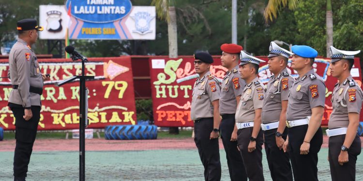 Upacara Kenaikan Pangkat Polres Siak: 43 Personel Terima Penghargaan Atas Dedikasi Dan Pengabdian
