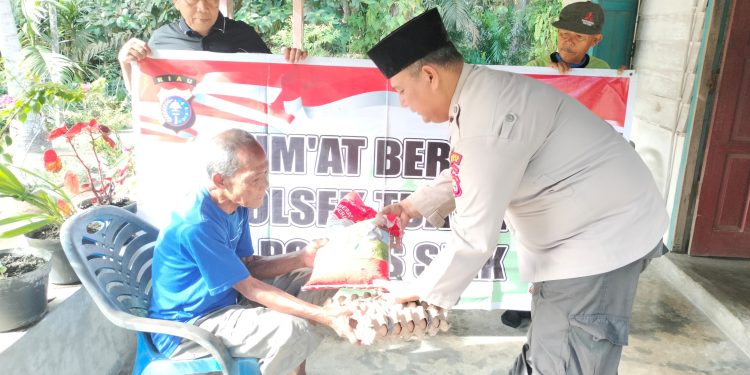 Polsek Tualang Gelar Jumat Berkah, Bantu Warga Sakit Di Kampung Maredan Barat