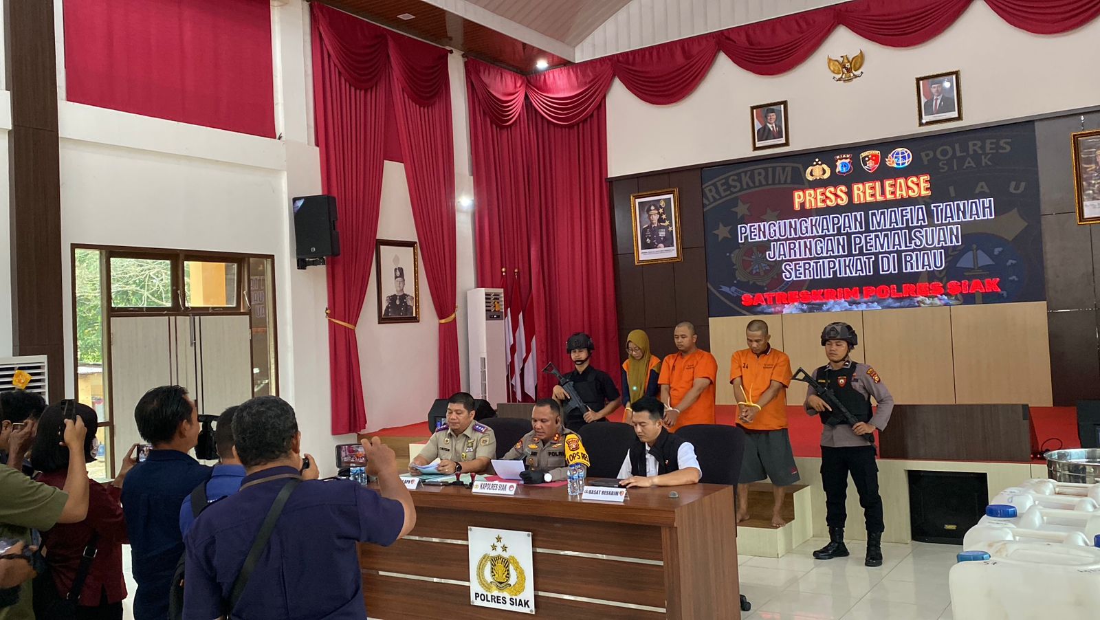 Kapolres Siak Pimpin Press Release Pengungkapan Kasus Pemalsuan Sertifikat Tanah, Tiga Tersangka Diamankan