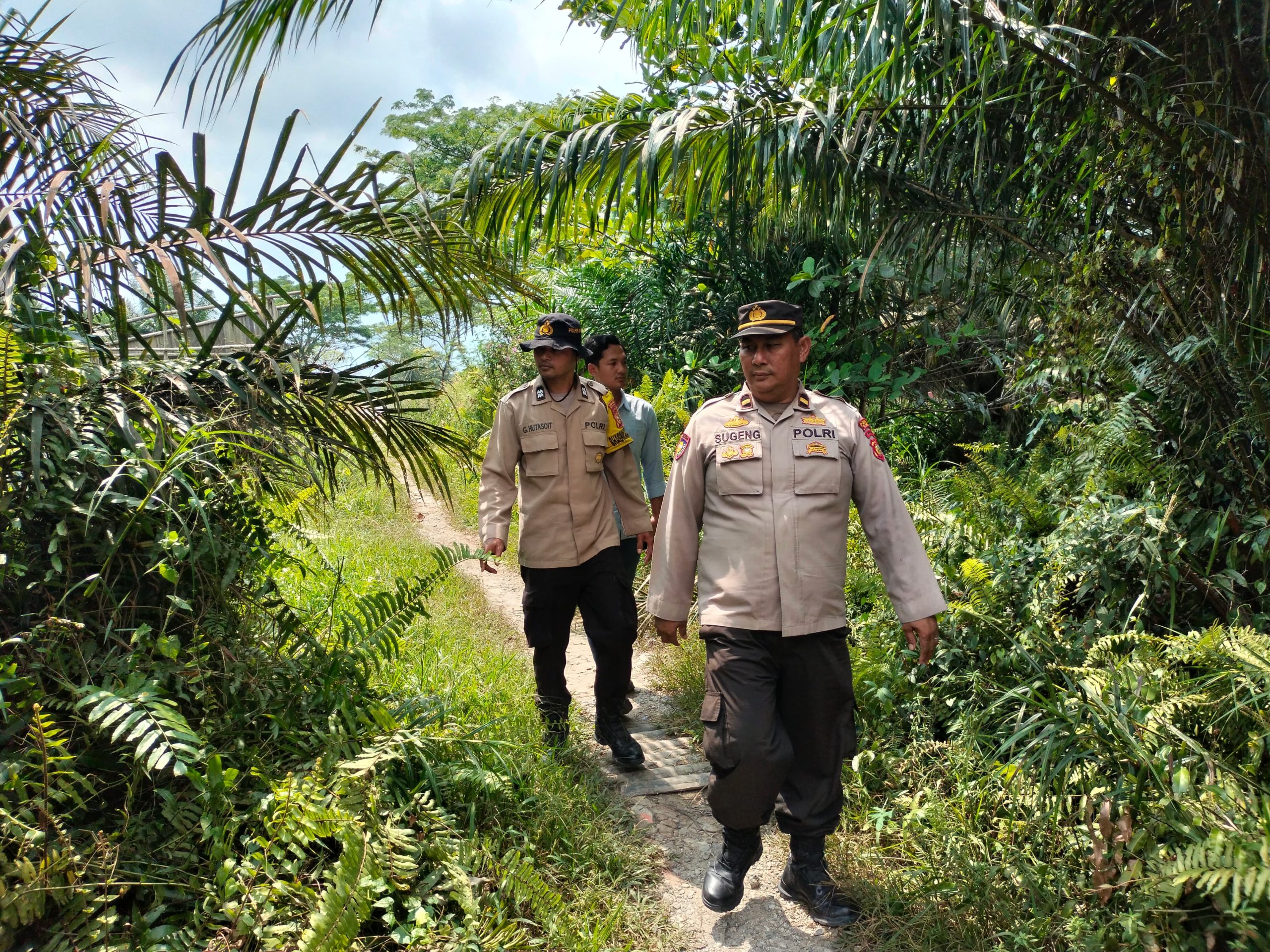 Polsek Tualang Laksanakan Patroli Gabungan Di Kampung Tualang, Cegah Karhutla Sejak Dini