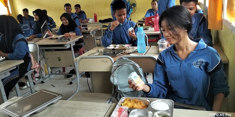 Pemberian Makanan Bergizi Gratis Di Tualang, Siak: 3.623 Porsi Disalurkan Untuk Pelajar Hingga Balita