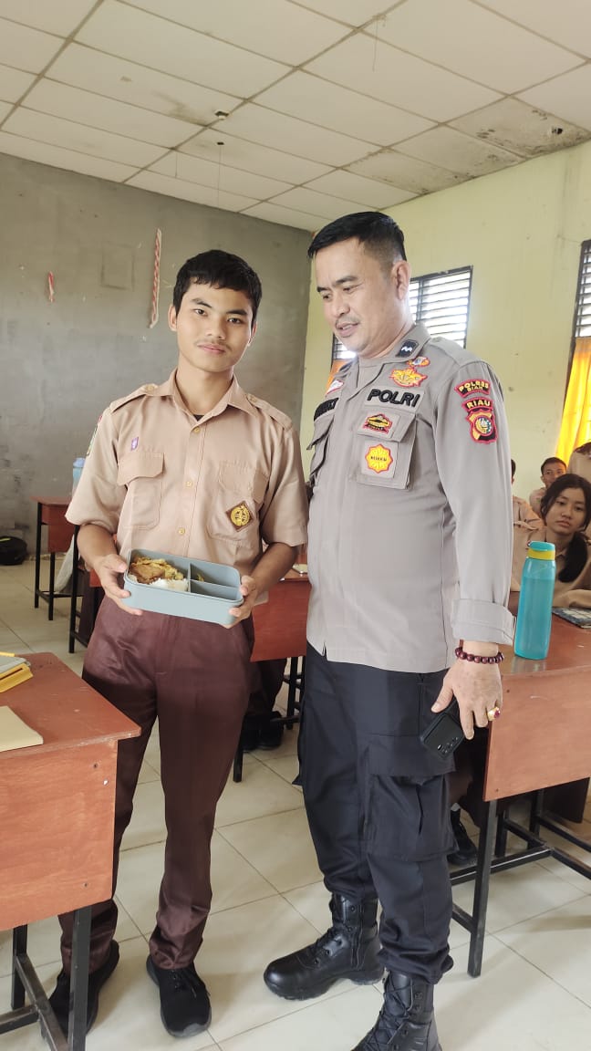 Pemberian Makanan Bergizi Gratis Di Tualang, Siak: 3.623 Porsi Disalurkan Untuk Pelajar Hingga Balita