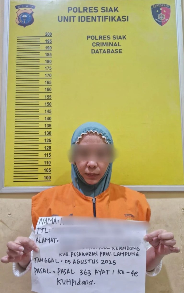 Modus Berpura-Pura Menjadi Pembeli, Dua Wanita Coba Curi Emas Di Toko Famili Siak,  Satu Pelaku Tertangkap