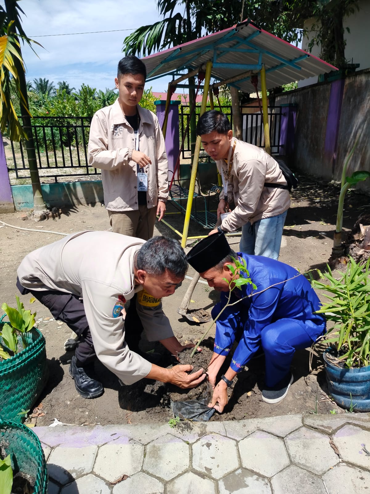 Dukung Green Policing, Polsek Tualang Gandeng Mahasiswa Dan Perangkat Desa