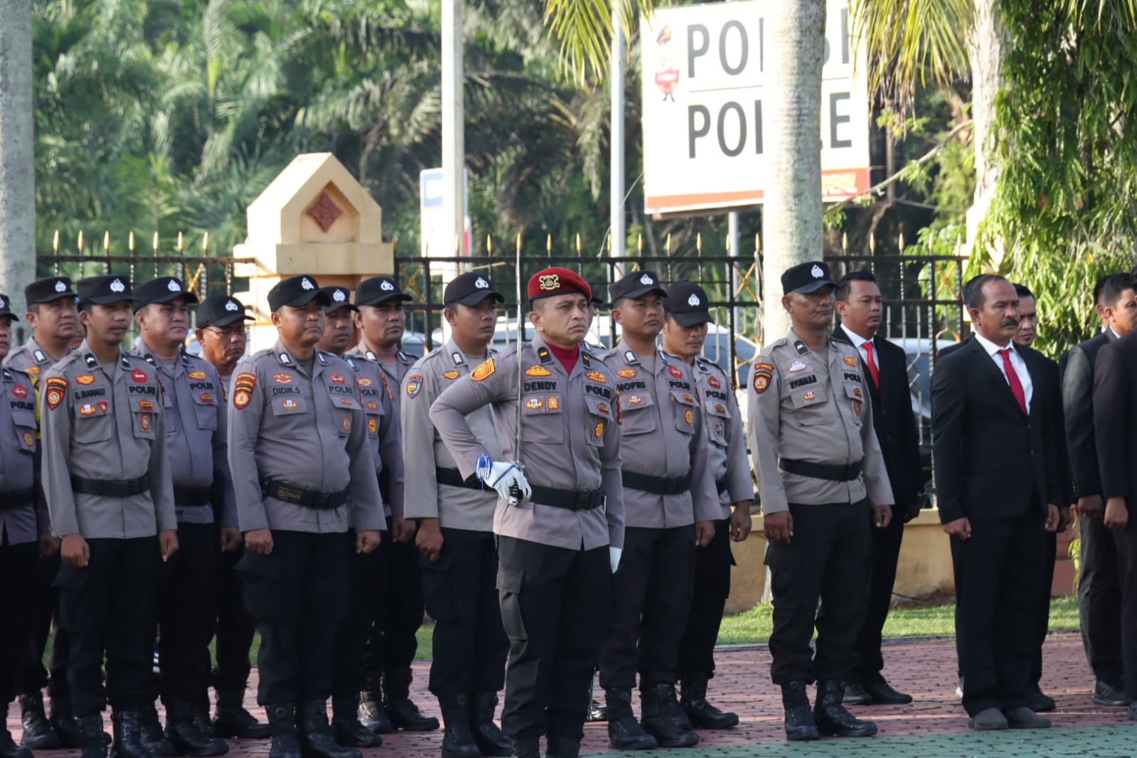 Polres Siak Gelar Upacara Penaikan Bendera Merah Putih Peringati HUT Kemerdekaan Republik Indonesia Ke 80 