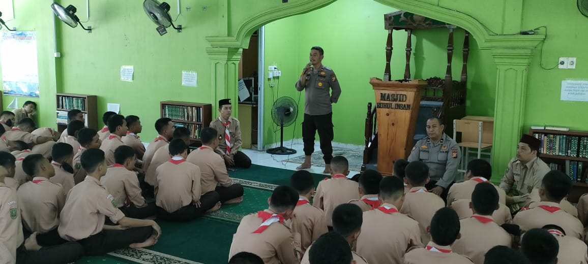 Kapolsek Tualang Ingatkan Siswa Man Insan Cendikia Tualang Waspada Bahaya Narkoba, Kenakalan Remaja Dan Peduli Lingkungan
