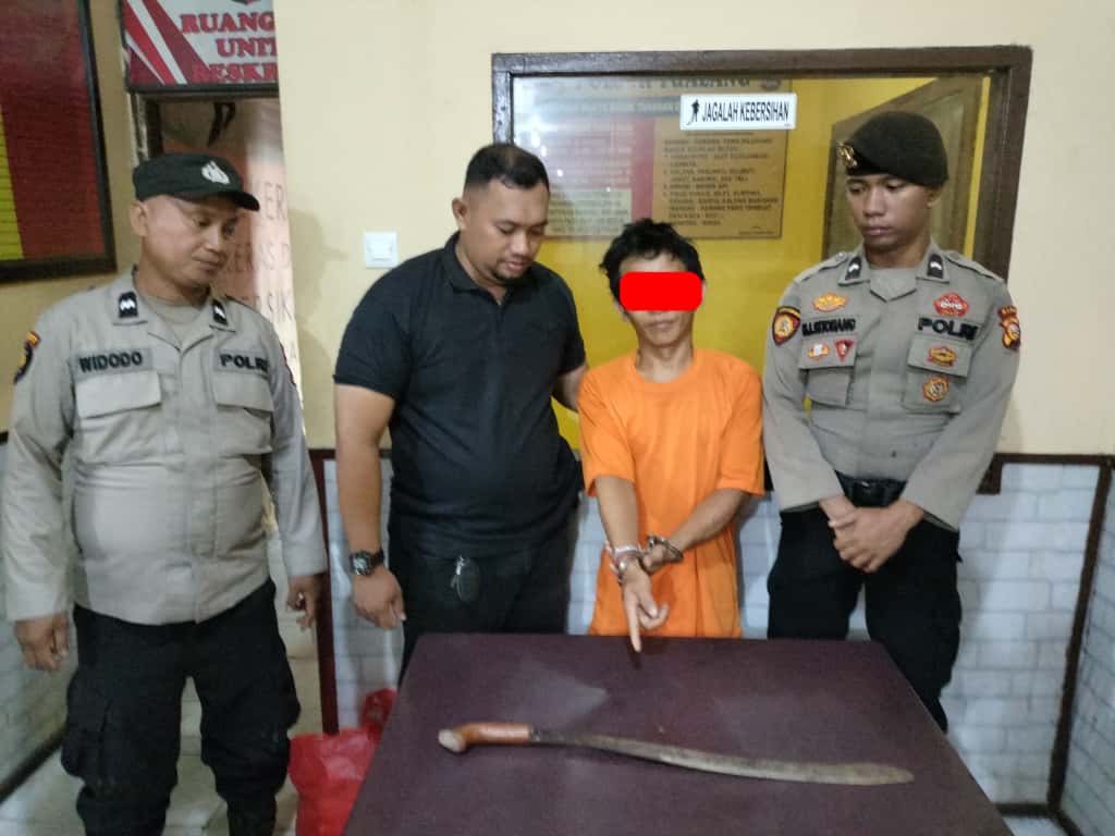 Warga Pinang Sebatang Digegerkan Pria Bawa Parang!” Pelaku Sudah Diamankan Polsek Tualang
