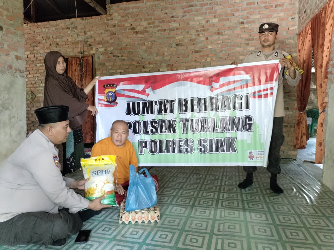 Aksi Humanis Polsek Tualang, Warga Kurang Mampu Terima Bantuan Sembako